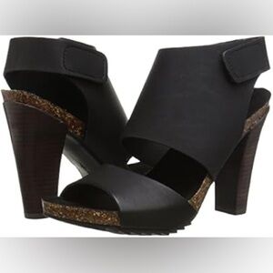 NWOB Kenneth Cole Reaction Women's Hook Key Dress Sandal Grunge Goth